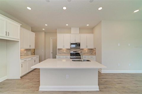 House in Zephyrhills, Florida 3 bedrooms, 142.51 sq.m. № 2137734 - photo 11