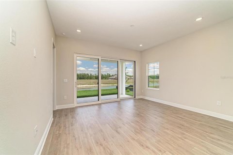 House in Zephyrhills, Florida 3 bedrooms, 142.51 sq.m. № 2137734 - photo 19