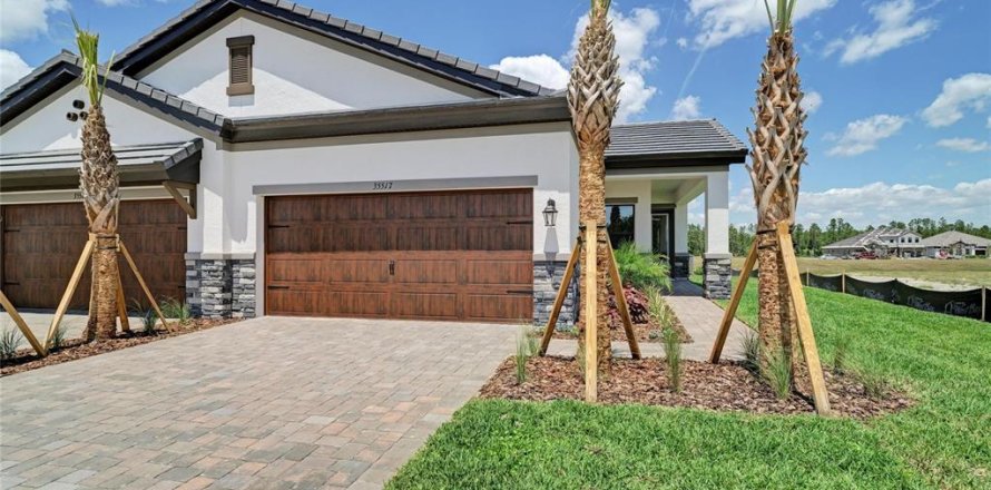 House in Zephyrhills, Florida 3 bedrooms, 142.51 sq.m. № 2137734