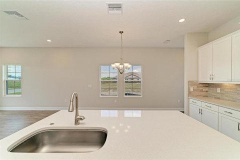 House in Zephyrhills, Florida 3 bedrooms, 142.51 sq.m. № 2137734 - photo 14
