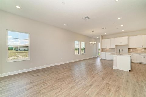 House in Zephyrhills, Florida 3 bedrooms, 142.51 sq.m. № 2137734 - photo 20
