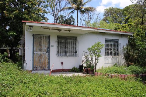 Commercial property in Miami, Florida 200.85 sq.m. № 2065334 - photo 11