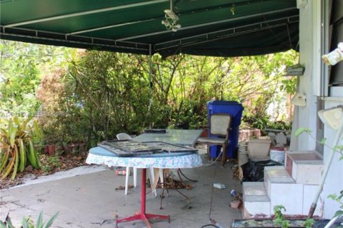 Commercial property in Miami, Florida 200.85 sq.m. № 2065334 - photo 12