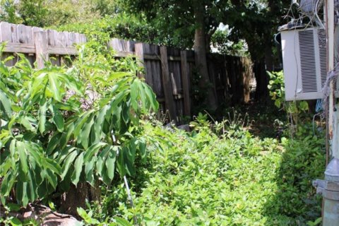 Commercial property in Miami, Florida 200.85 sq.m. № 2065334 - photo 13