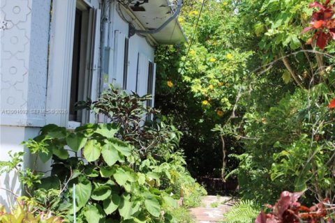 Commercial property in Miami, Florida 200.85 sq.m. № 2065334 - photo 10