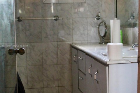 Commercial property in Miami, Florida 200.85 sq.m. № 2065334 - photo 5