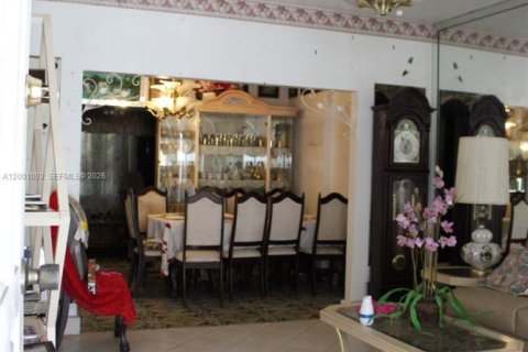 Commercial property in Miami, Florida 200.85 sq.m. № 2065334 - photo 8