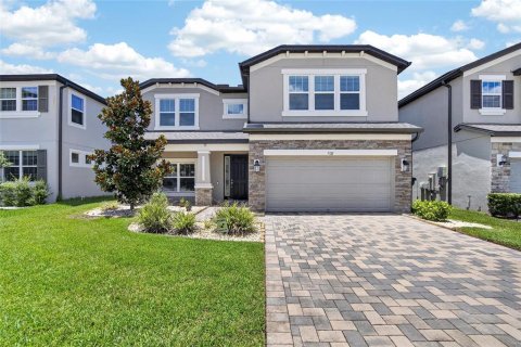 House in Land O' Lakes, Florida 5 bedrooms, 308.06 sq.m. № 2227861