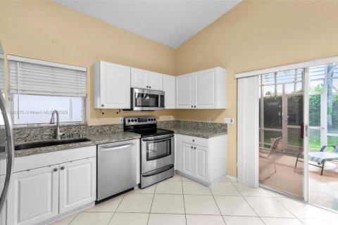 House in Boynton Beach, Florida 3 bedrooms, 149.76 sq.m. № 1730975 - photo 13