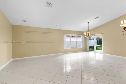House in Boynton Beach, Florida 3 bedrooms, 149.76 sq.m. № 1730975 - photo 11
