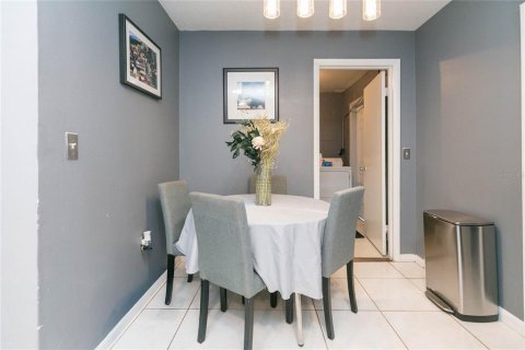 Casa en venta en Tampa, Florida, 4 dormitorios, 134.99 m2 № 2217999 - foto 13
