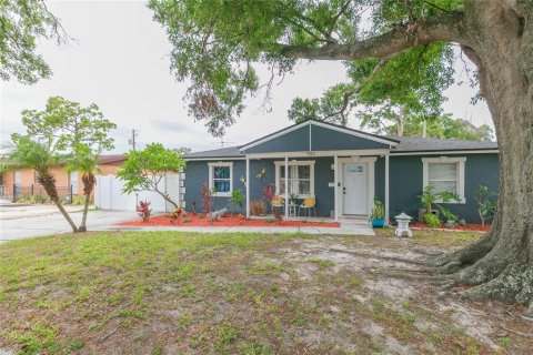 Casa en venta en Tampa, Florida, 4 dormitorios, 134.99 m2 № 2217999 - foto 2