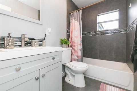 Casa en venta en Tampa, Florida, 4 dormitorios, 134.99 m2 № 2217999 - foto 21