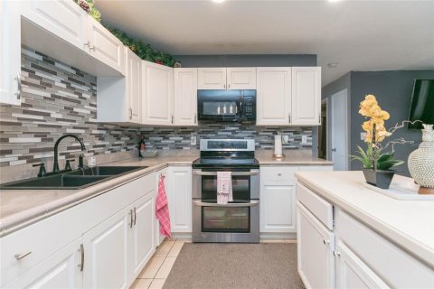 Casa en venta en Tampa, Florida, 4 dormitorios, 134.99 m2 № 2217999 - foto 11