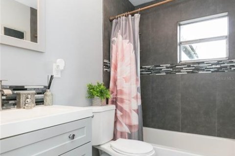 Casa en venta en Tampa, Florida, 4 dormitorios, 134.99 m2 № 2217999 - foto 20