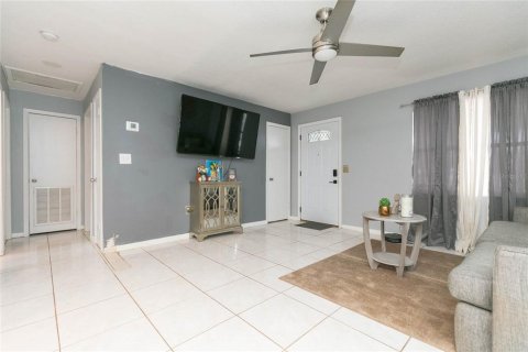 Casa en venta en Tampa, Florida, 4 dormitorios, 134.99 m2 № 2217999 - foto 7