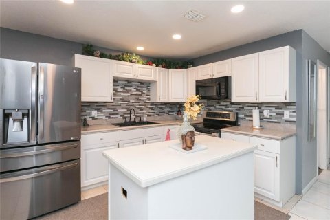 Casa en venta en Tampa, Florida, 4 dormitorios, 134.99 m2 № 2217999 - foto 10