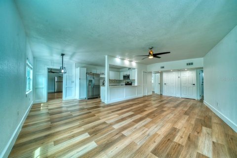 Villa ou maison à vendre à Orlando, Floride: 4 chambres, 156.35 m2 № 2361146 - photo 4