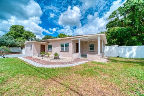 House in Orlando, Florida 4 bedrooms, 156.35 sq.m. № 2361146