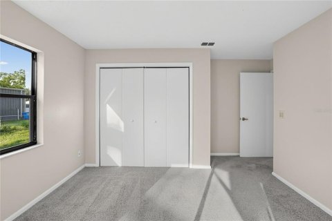 House in Brandon, Florida 4 bedrooms, 210.89 sq.m. № 2416337 - photo 20