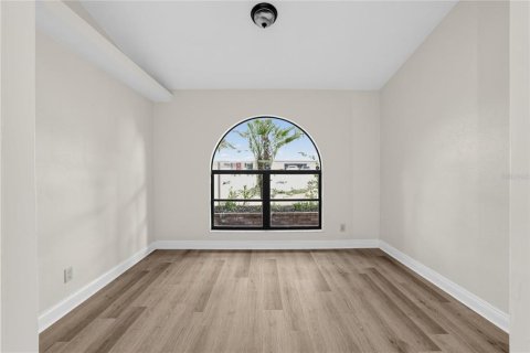 House in Brandon, Florida 4 bedrooms, 210.89 sq.m. № 2416337 - photo 12