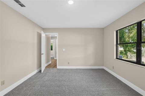 House in Brandon, Florida 4 bedrooms, 210.89 sq.m. № 2416337 - photo 13