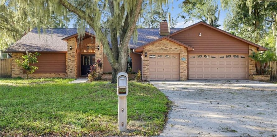 House in Brandon, Florida 4 bedrooms, 210.89 sq.m. № 2416337