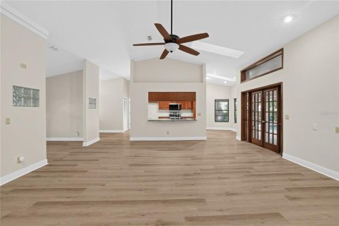 House in Brandon, Florida 4 bedrooms, 210.89 sq.m. № 2416337 - photo 7