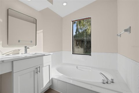 House in Brandon, Florida 4 bedrooms, 210.89 sq.m. № 2416337 - photo 24