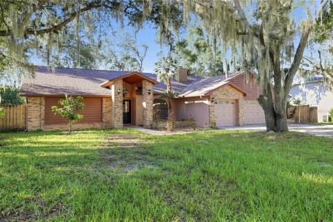 House in Brandon, Florida 4 bedrooms, 210.89 sq.m. № 2416337 - photo 2