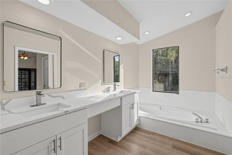 House in Brandon, Florida 4 bedrooms, 210.89 sq.m. № 2416337 - photo 25