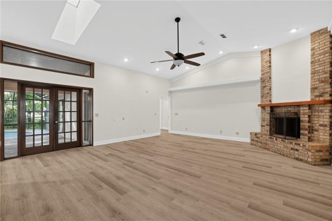 House in Brandon, Florida 4 bedrooms, 210.89 sq.m. № 2416337 - photo 8