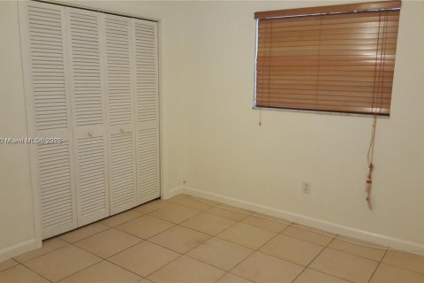 Снять в аренду виллу или дом в Майами, Флорида 2 спальни, 109.62м2, № 1956877 - фото 11