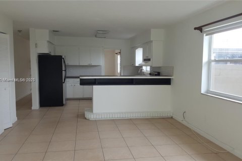 Снять в аренду виллу или дом в Майами, Флорида 2 спальни, 109.62м2, № 1956877 - фото 16