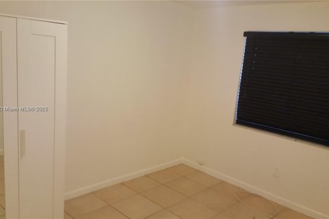 Снять в аренду виллу или дом в Майами, Флорида 2 спальни, 109.62м2, № 1956877 - фото 12