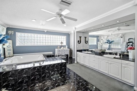 Villa ou maison à vendre à North Port, Floride: 3 chambres, 341.14 m2 № 1745361 - photo 21