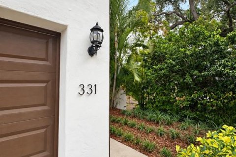 Touwnhouse à louer à Tampa, Floride: 4 chambres, 158.49 m2 № 2421905 - photo 2