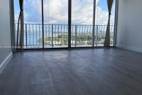 Condominio en alquiler en North Bay Village, Florida, 2 dormitorios, 95.69 m2 № 1953354 - foto 8