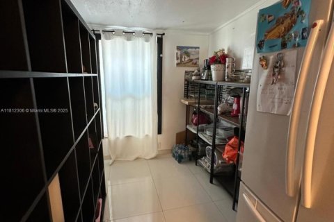 House in Miami, Florida 3 bedrooms, 73.58 sq.m. № 1869977 - photo 5