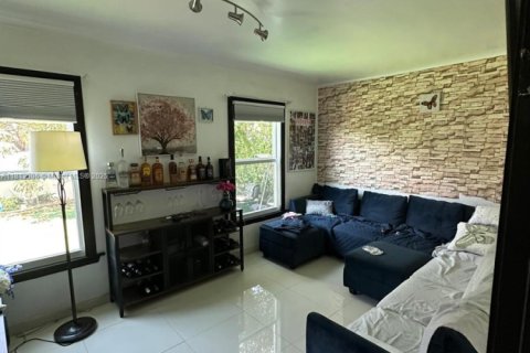 House in Miami, Florida 3 bedrooms, 73.58 sq.m. № 1869977 - photo 3