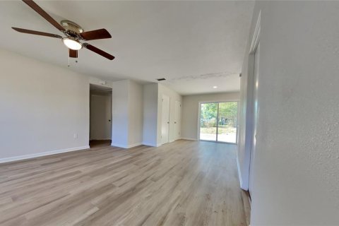 House in Orlando, Florida 3 bedrooms, 111.02 sq.m. № 1640442 - photo 2