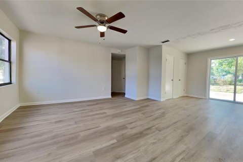 House in Orlando, Florida 3 bedrooms, 111.02 sq.m. № 1640442 - photo 4