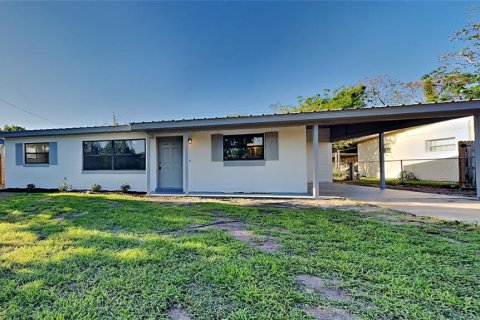 House in Orlando, Florida 3 bedrooms, 111.02 sq.m. № 1640442 - photo 1