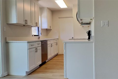 House in Orlando, Florida 3 bedrooms, 111.02 sq.m. № 1640442 - photo 5