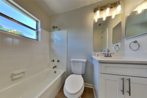 House in Orlando, Florida 3 bedrooms, 111.02 sq.m. № 1640442 - photo 15