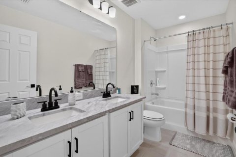 House in Parrish, Florida 4 bedrooms, 221.57 sq.m. № 2404639 - photo 16