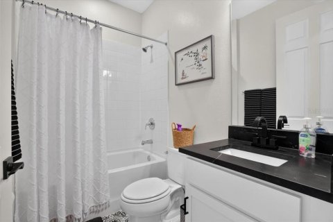 House in Parrish, Florida 4 bedrooms, 221.57 sq.m. № 2404639 - photo 14