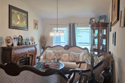 House in St. Lucie, Florida 4 bedrooms, 169.45 sq.m. № 1713951 - photo 17