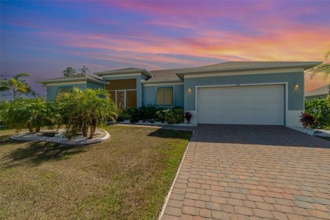 Casa en venta en Port Charlotte, Florida, 3 dormitorios, 184.5 m2 № 1723565 - foto 1