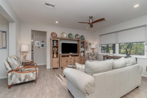 Casa en venta en Port Charlotte, Florida, 3 dormitorios, 184.5 m2 № 1723565 - foto 5